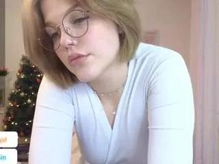 yourl1ttleangel from CamSoda is Freechat