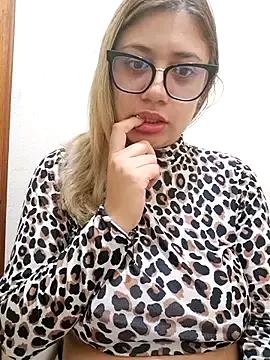 Luna--95 from StripChat is Freechat