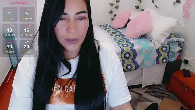 luna_lgomez_ on StripChat