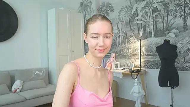 solar_bella from StripChat is Freechat