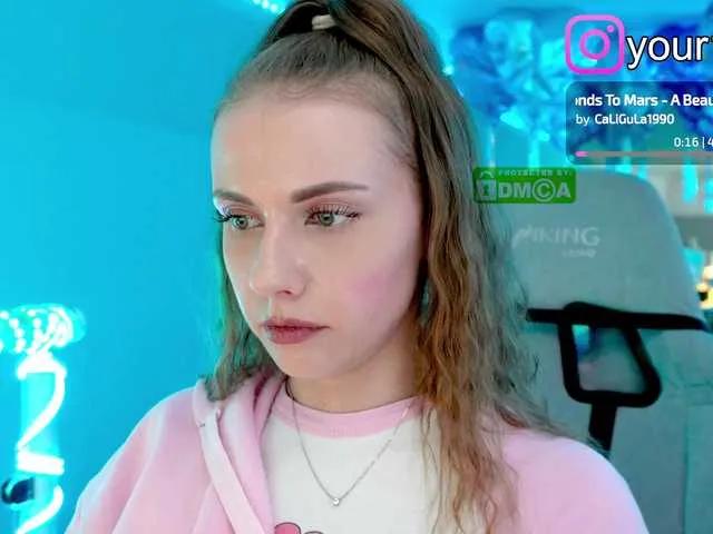 Offline -VikkiL0vesCheese- on BongaCams