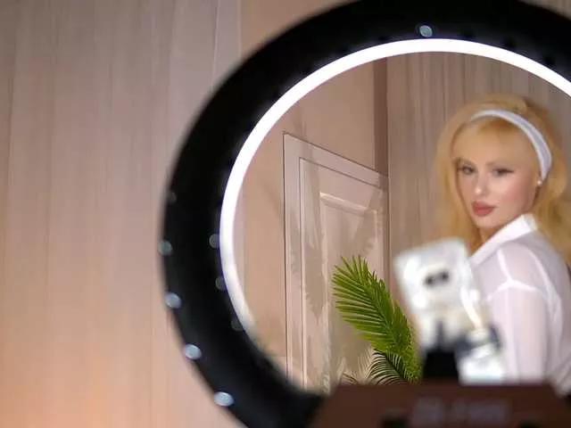 Offline AdelineKing on BongaCams