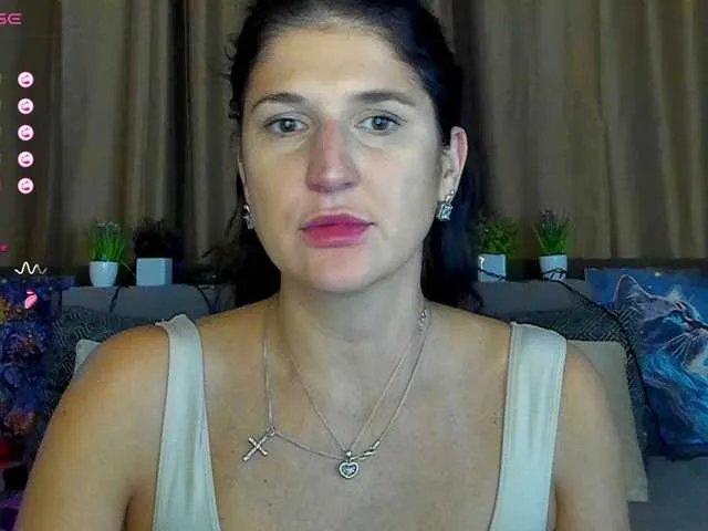 Offline AliannaSoloKisses on BongaCams