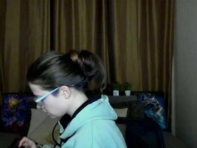 Aliciafolow009 on BongaCams