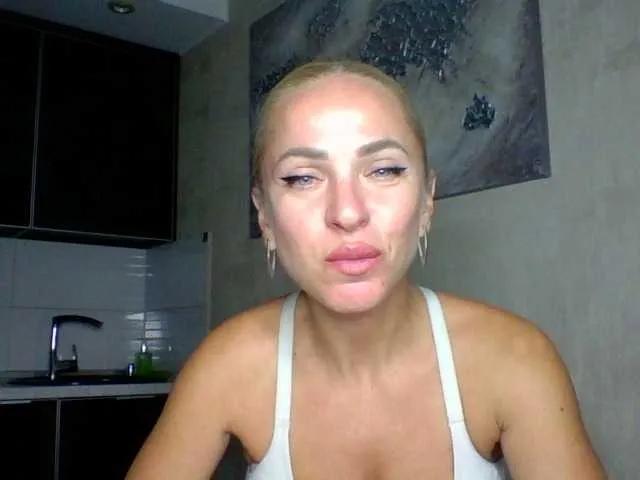 Offline annamari1563 on BongaCams