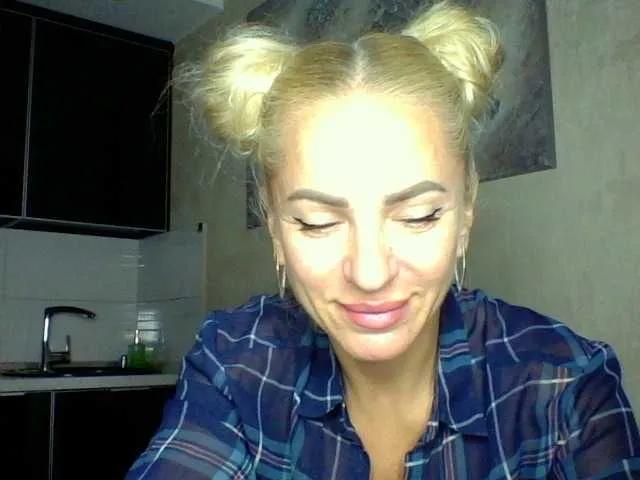 Offline annamari1563 on BongaCams