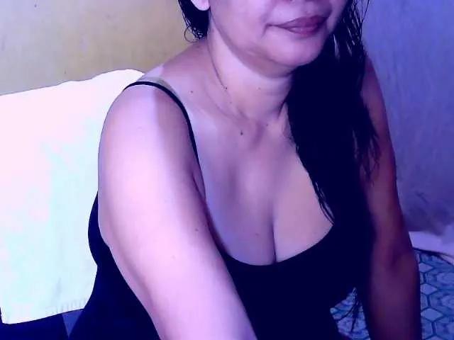 Offline Carmela4u on BongaCams