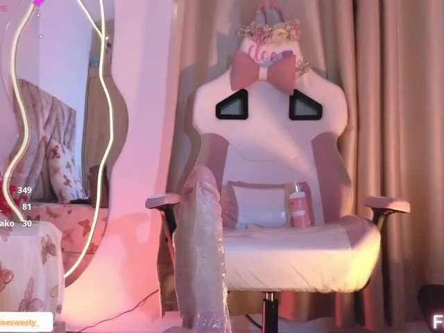 Offline Cloesweety on BongaCams