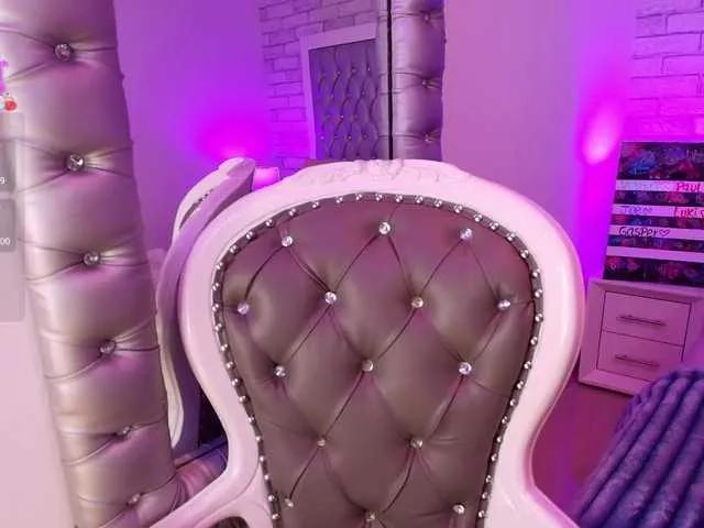 BongaCams EinnyMure is Freechat EinnyMure — What attracts me to a man is the way he expresses himself to me, I like that they are very flirtatious and hot, the erotic talks and that he touches my body strongly!