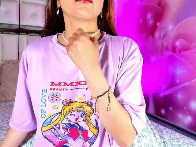 Offline emiliclark on BongaCams