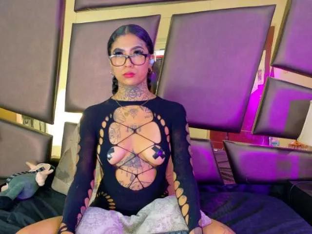 Offline EmilieeLake on BongaCams