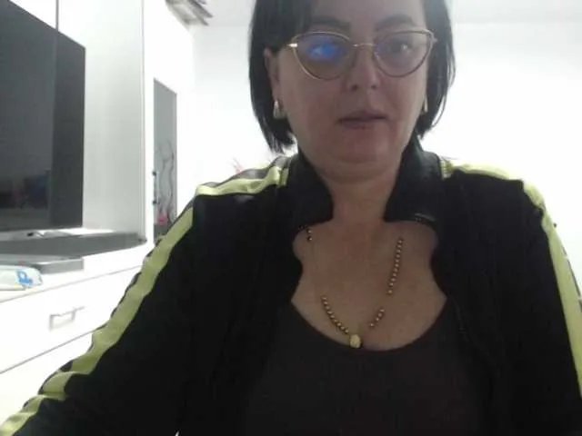 Offline Emyllywhite on BongaCams