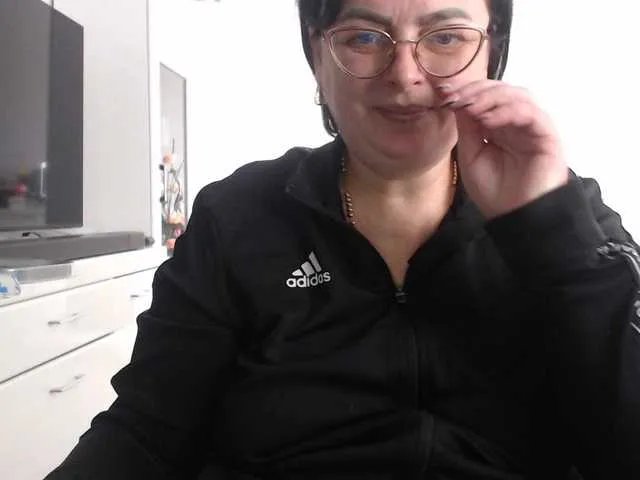 Offline Emyllywhite on BongaCams