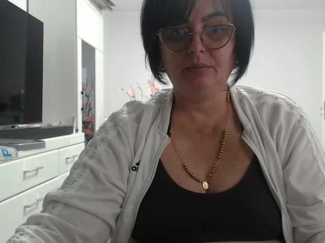 Offline Emyllywhite on BongaCams