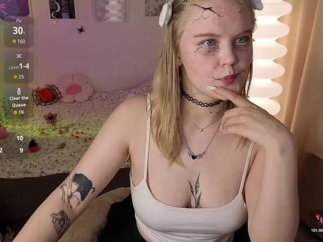 Offline Essie-Fanning on BongaCams