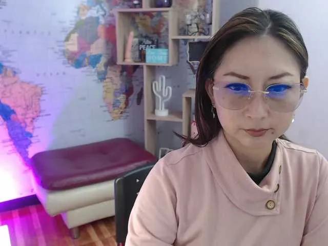 BongaCams EvelynnMiller is Freechat EvelynnMiller — I love role-playing, I enjoy creating stories with you, I love squirting and fucking myself hard with the dildo in my office.