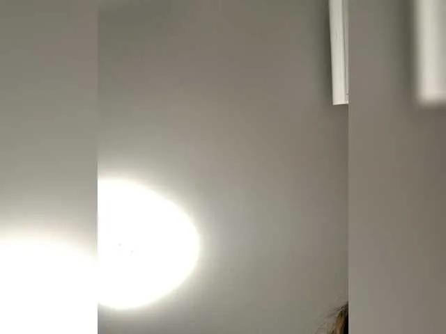 Offline FeeBee on BongaCams