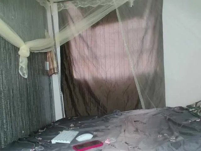 Offline Foxy-Roxy on BongaCams