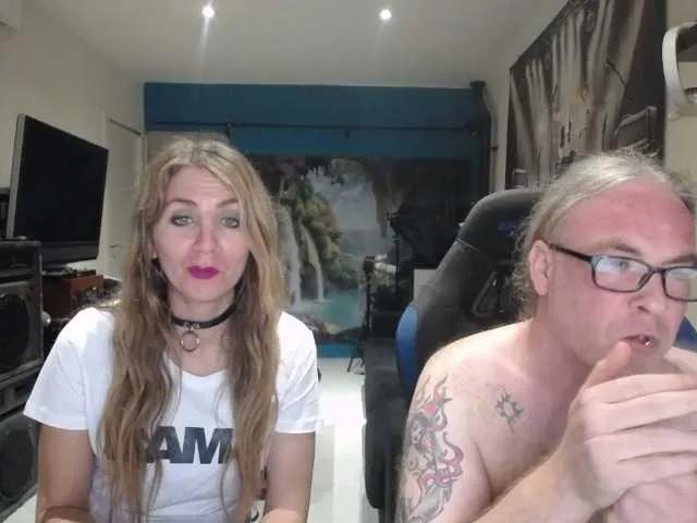 Offline GiselleandJay on BongaCams