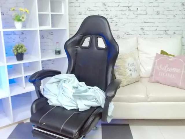 hannahjackson — What really turns me on right now is confidence... someone who knows how to look at me, tease me, and make my curves feel desired. I love slow build-ups, playful tension, and that moment when the chemistry becomes impossible to ignore.