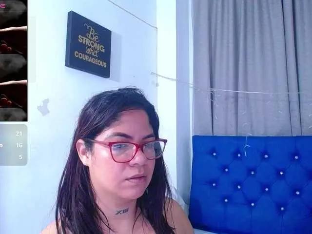 Freechat horny-cougar on BongaCams