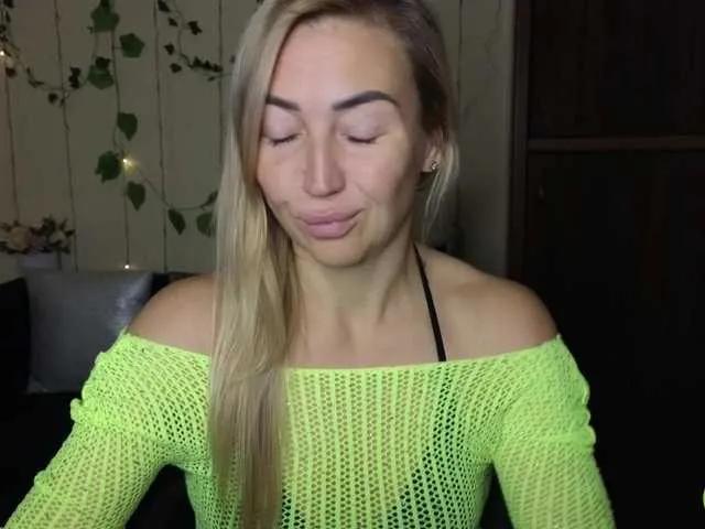 Freechat Jullyblondkiss on BongaCams