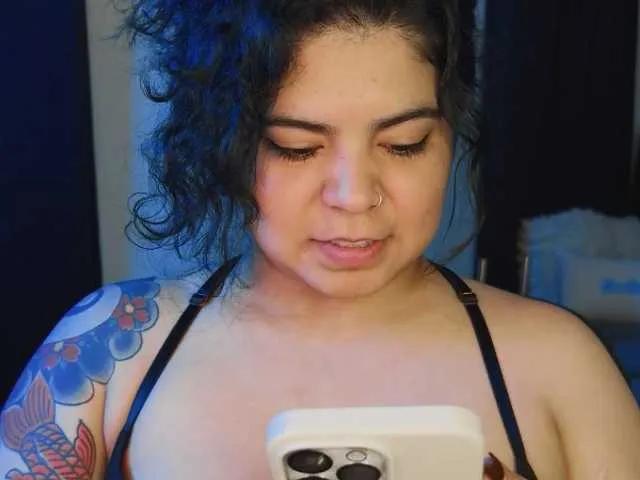 Offline Kimmiakiss22 on BongaCams