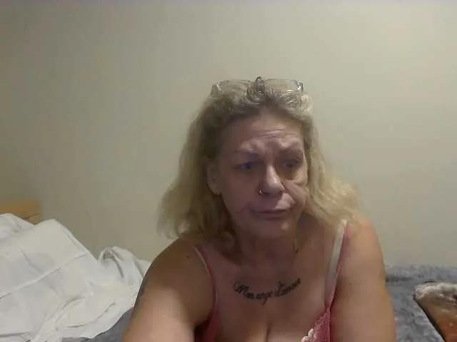 Offline latexshantie on BongaCams