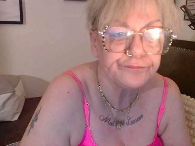 Offline latexshantie on BongaCams