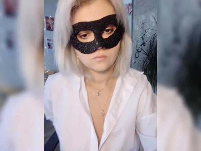 Freechat LOVEMENOW23 on BongaCams