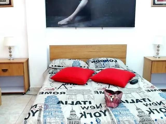 Offline LunaAndMalory on BongaCams