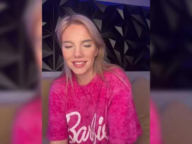 Offline LYLAtop on BongaCams