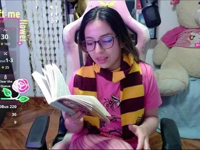 Offline Maggie-Fox on BongaCams