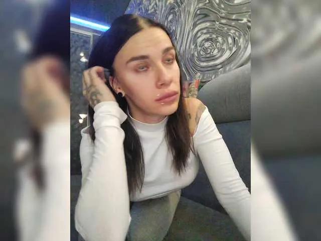 Offline MaidenCrystal on BongaCams