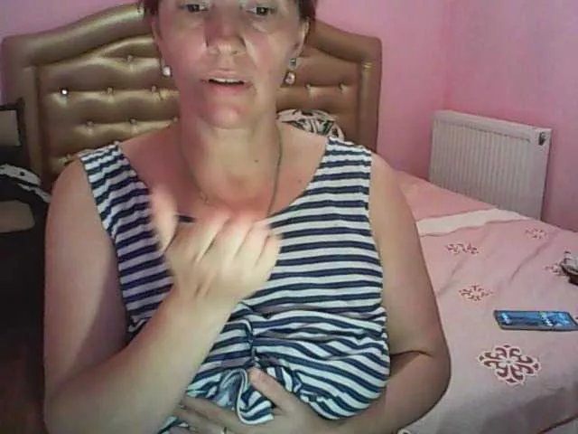 Offline MissieLorrie on BongaCams