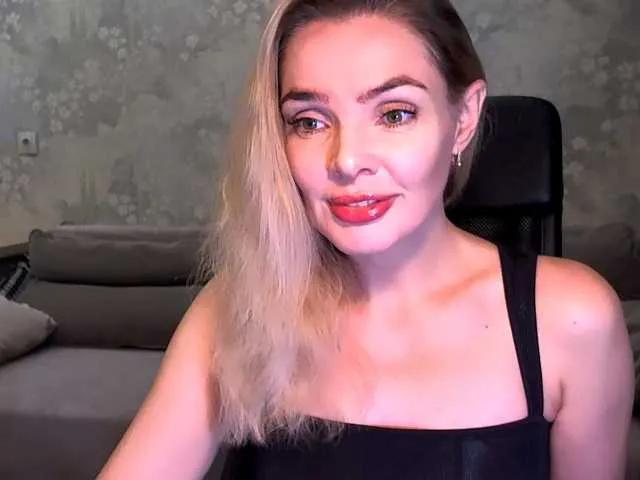 Freechat MoniCharm on BongaCams