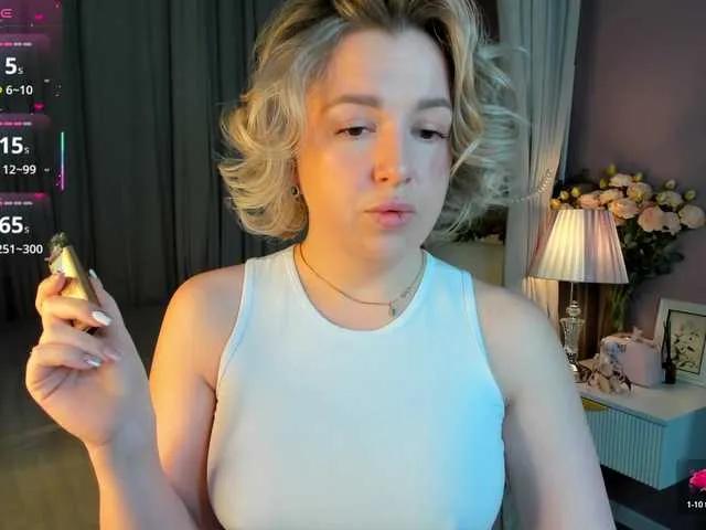 Nikki-Kai on BongaCams 