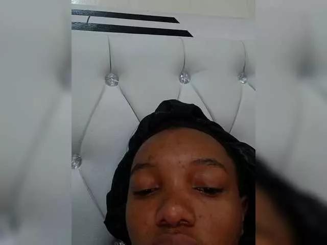 Petitegoddess on BongaCams