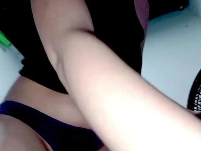 Freechat PetiteIvoryqueens on BongaCams