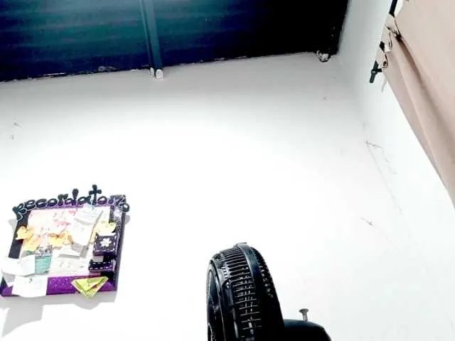 Freechat PetiteIvoryqueens on BongaCams