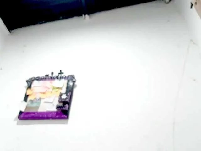 Freechat PetiteIvoryqueens on BongaCams