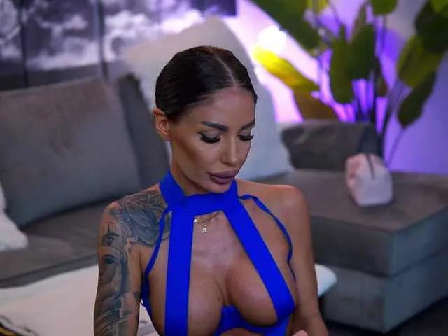 Offline RaquelleVon on BongaCams