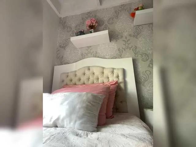 Offline SallyeLeins on BongaCams