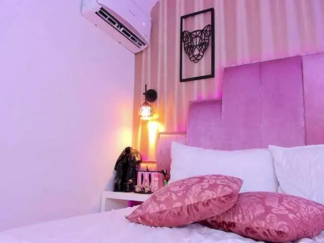 SamanthaAdelle on BongaCams 