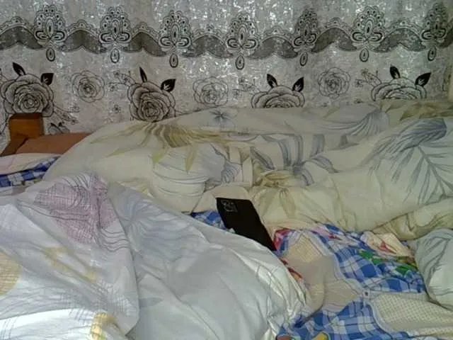 Offline Sexxyqueenss on BongaCams