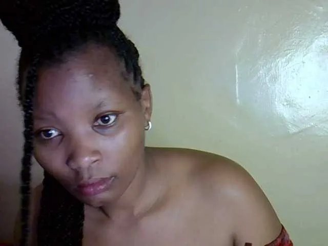 Offline Sexxyqueenss on BongaCams