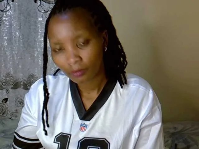 Offline Sexxyqueenss on BongaCams