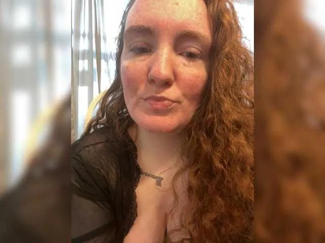 Offline Sexyred3141-1 on BongaCams