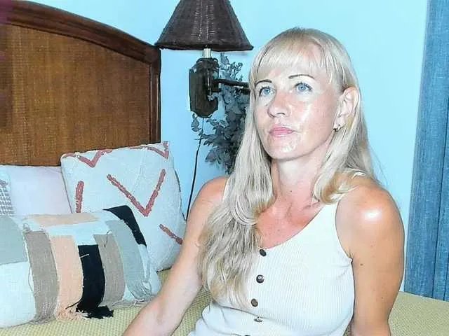 Offline sweet-doll-20 on BongaCams