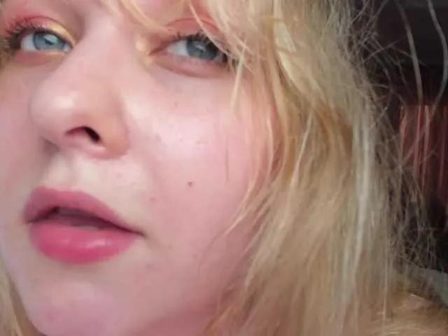 BongaCams teeencute is Freechat teeencute — polite and humor. Courtship , attention